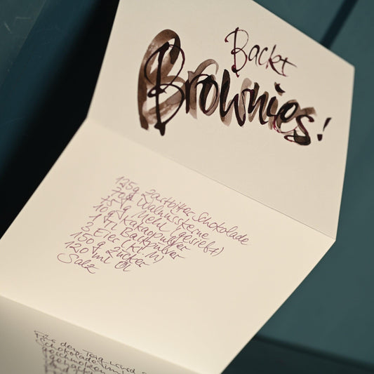 Weihnachtsgrusskarte_mit_Weihnachtsrezept_Brownie_Kalligraphie_coloriert-Claus-Dorsch